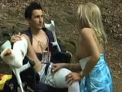 Hübsche Blonde Krankenschwester Lutscht Den Schwanz Eines Patienten Gratis Pornos und Sexfilme Hier Anschauen